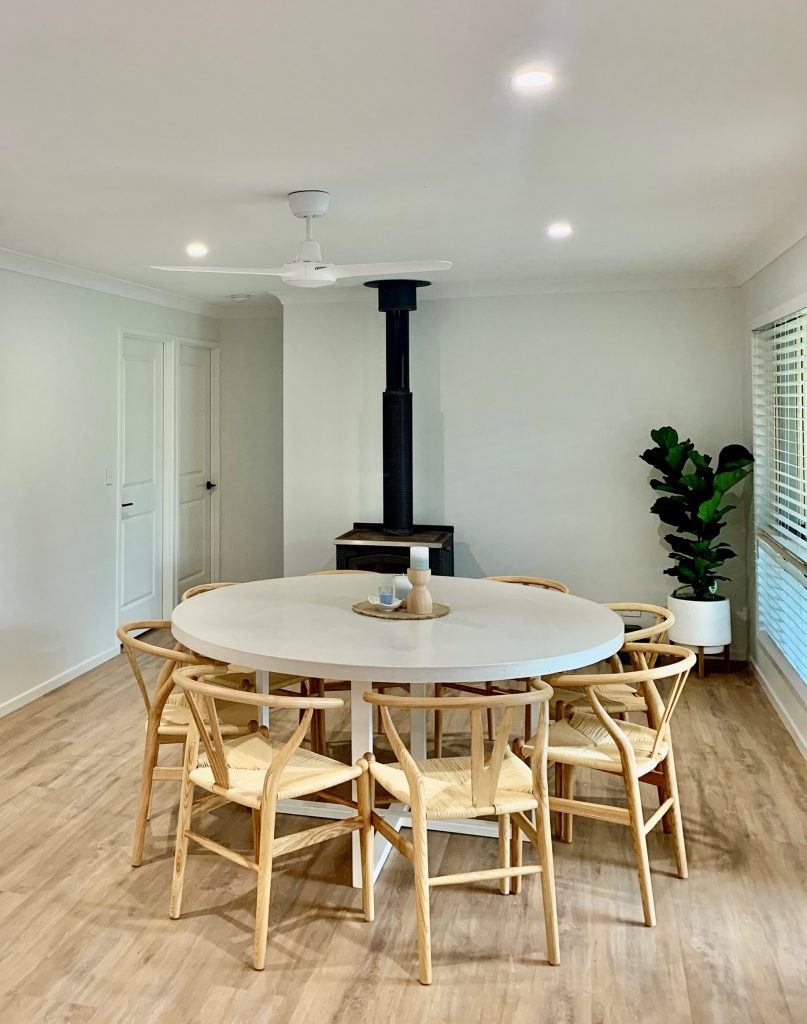 Classic Round Table on an White Right Angle Claw Steel Frame
